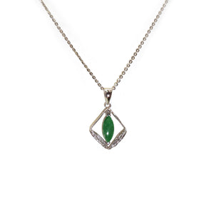 18K Emerald Green Jadeite Pendant (with 18K Gold Chain) 18K鮮綠翡翠吊墜（含18K金鏈）